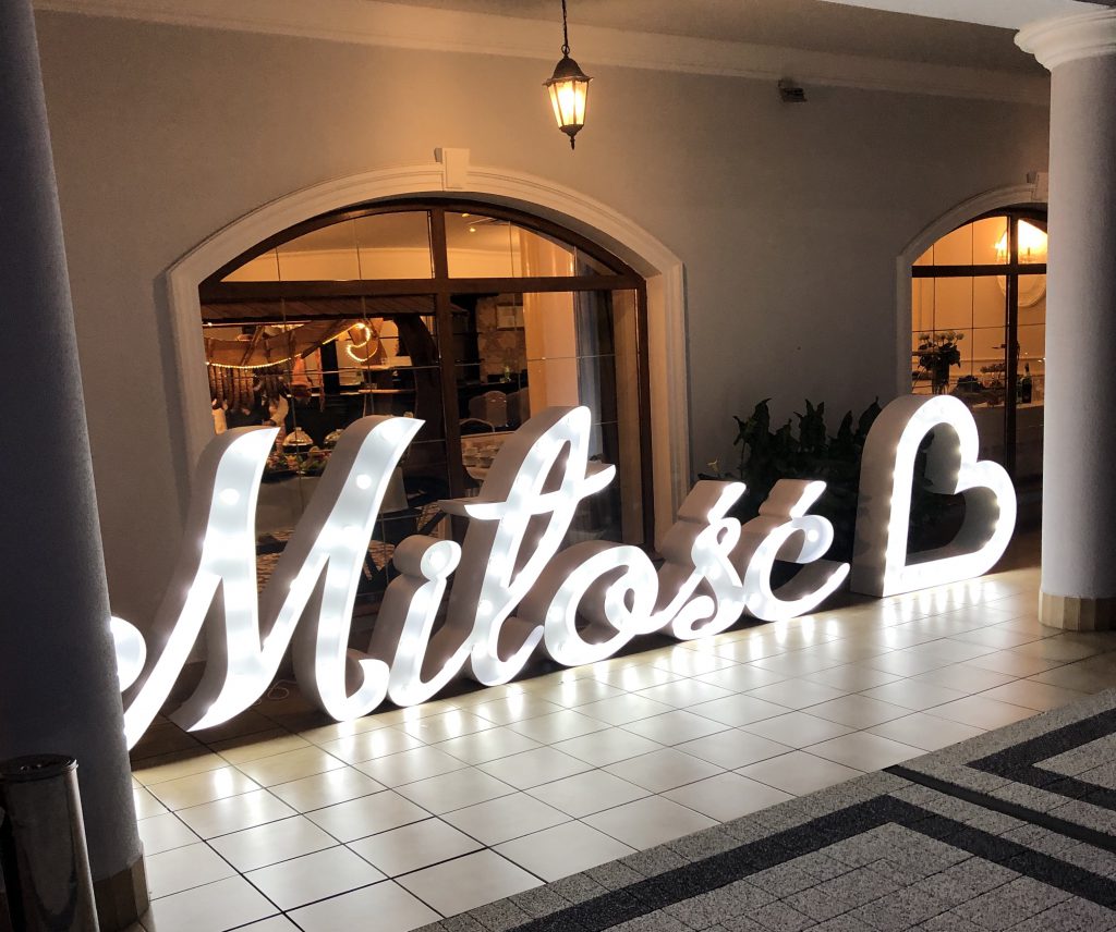 Kraina Dekoracji - miłość z sercem wieczorem zapalone