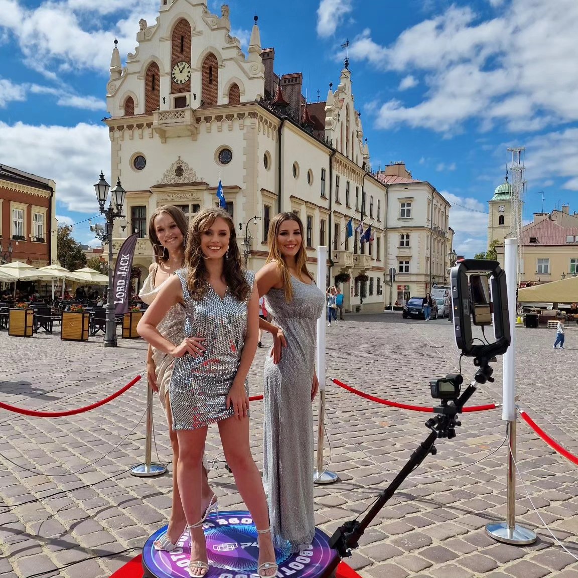 Kraina Dekoracji - fotobudka 360 7